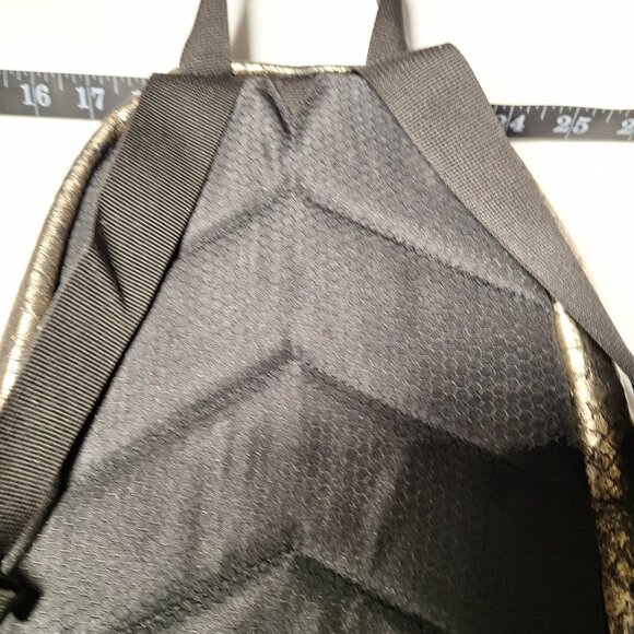 Vibedration Hydration Backpack w/o bladder -Snake Skin-Like - Small Used - Picture 5 of 13